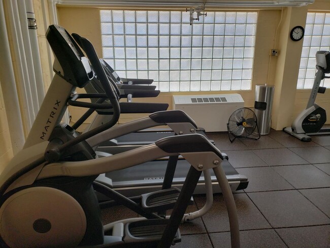 Building Photo - 1 BA Available for rent $1,800 ALL Utilities included