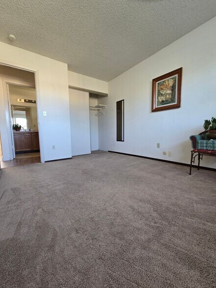 Building Photo - 5001 Fern Pl