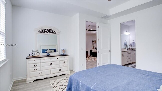 Building Photo - 125 Parrot Ave