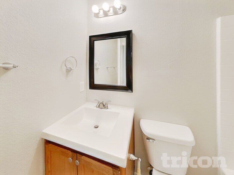 Building Photo - 2983 Celian Dr