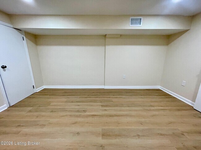 Building Photo - 1500 Beacon Hill Dr