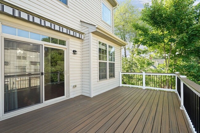 Building Photo - 102 Vista Knoll Dr