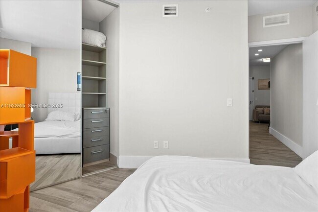 Building Photo - 501 NE 31st St