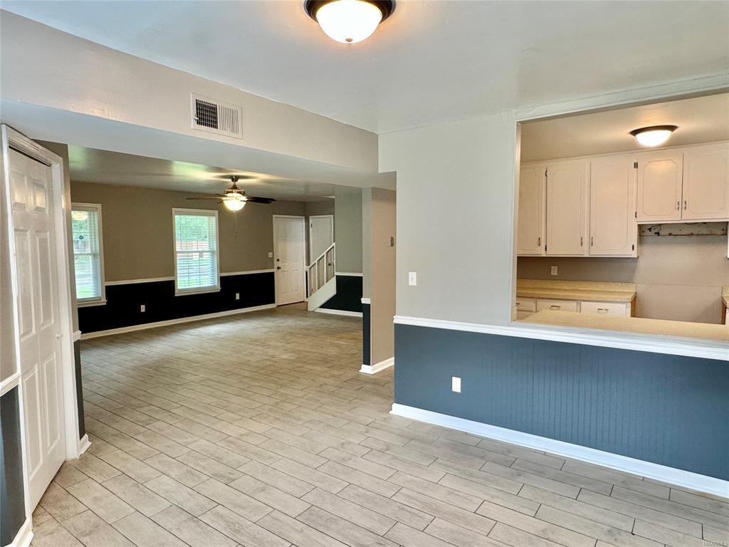 Building Photo - 697 Chatsworth Dr