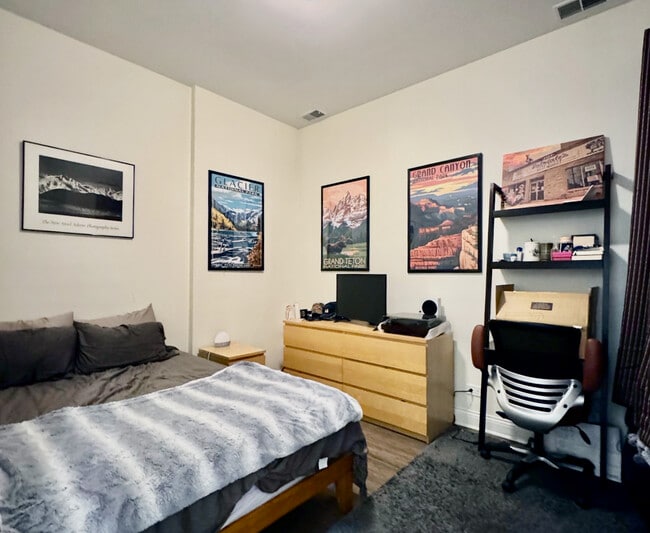 Building Photo - 1750 W North Ave