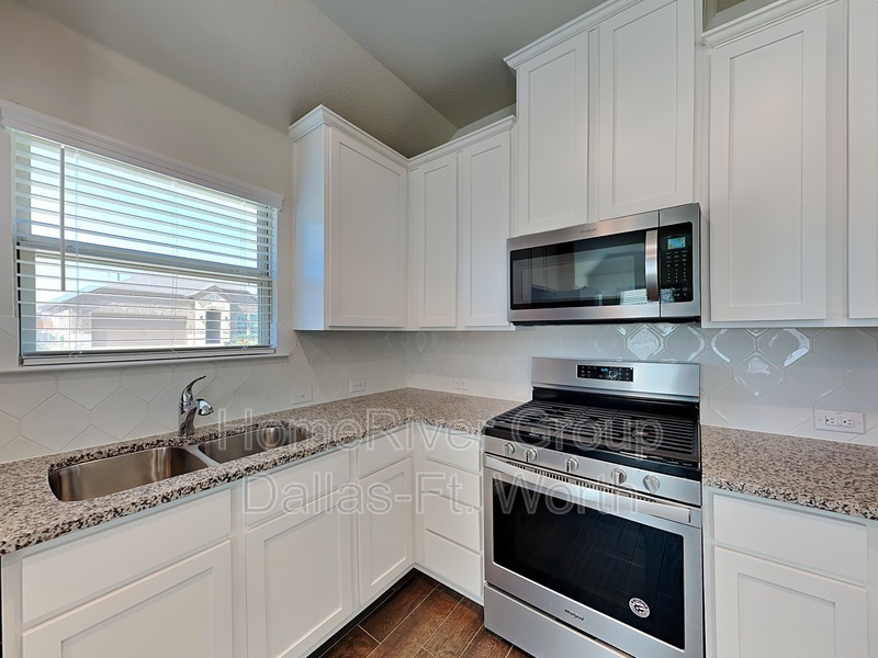 Building Photo - 11200 Glover Ln