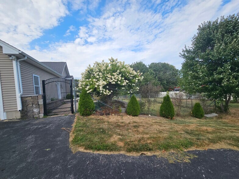 Side yard - 585 High St
