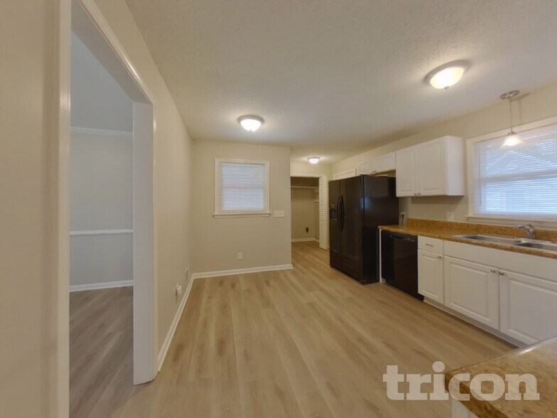 Building Photo - 3959 Notre Dame Pass