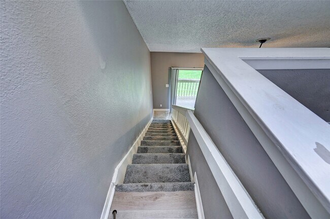 Building Photo - 12900 Walden Rd