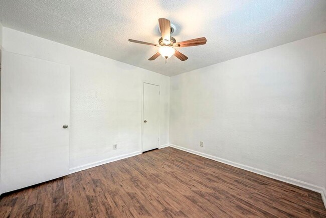 Building Photo - East University Place #104