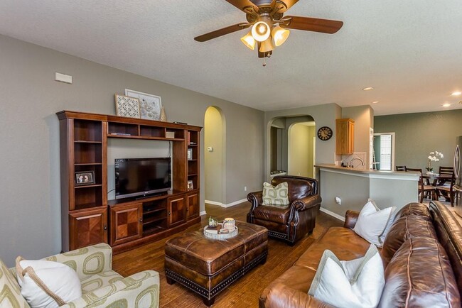 Building Photo - 15230 Ledgewood Park Dr