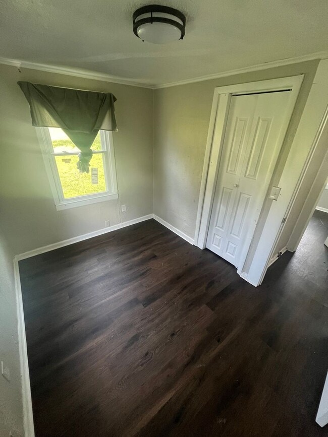 Building Photo - Small Family Home In Berryhill!