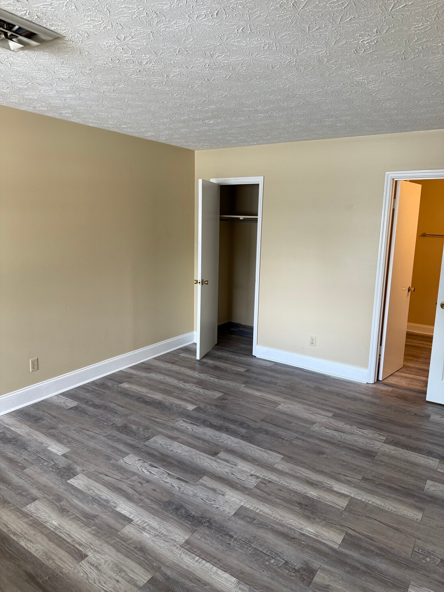 Building Photo - 2106 W Elm St