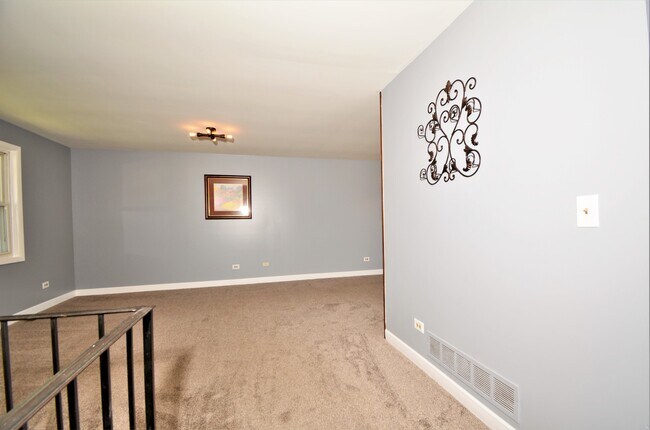 Building Photo - 1126 Honeywood Dr