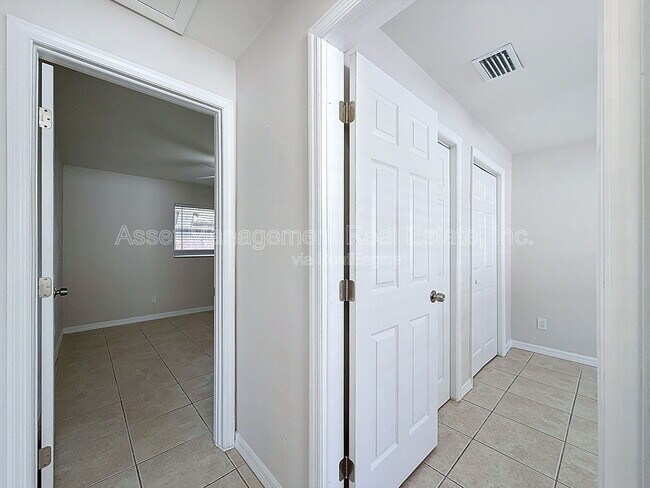 Building Photo - 470 93rd Ave N