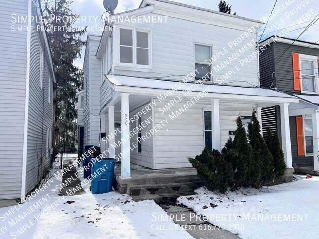 Building Photo - 920 4th St NW