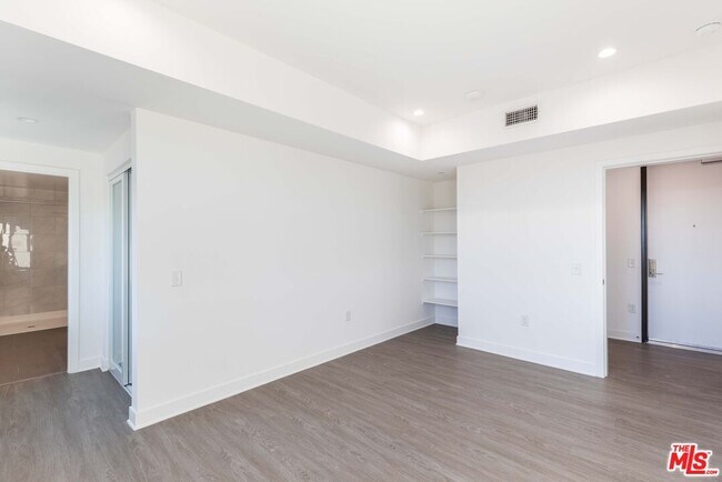Building Photo - 843 Wilcox Ave