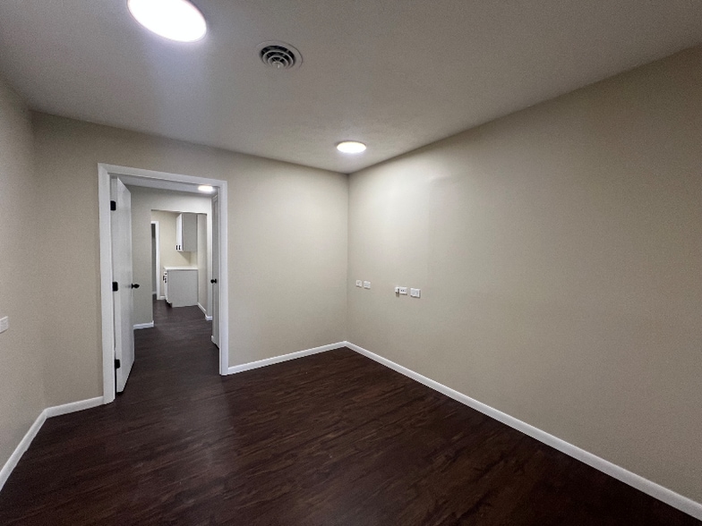 Building Photo - 508 E Broad St