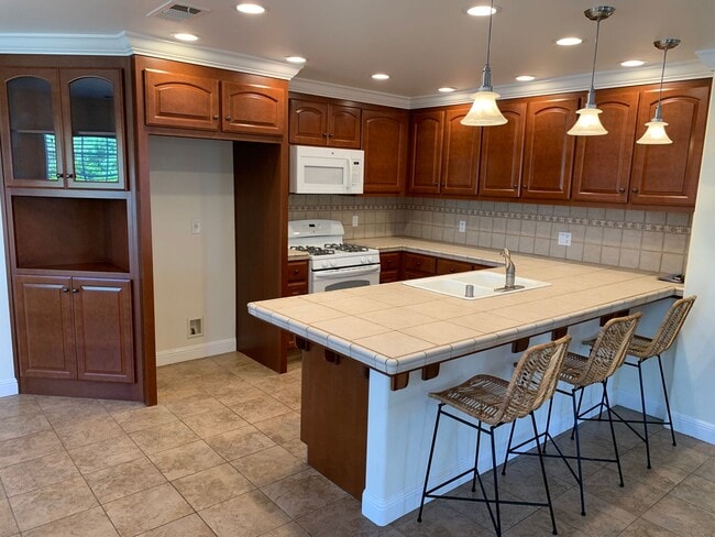 Building Photo - Stunning 4 bedroom, 2 Bath Tracy Home / Best Property Management