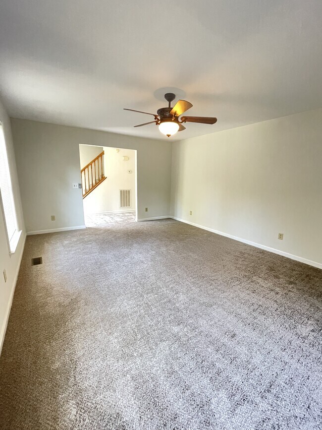 Building Photo - 10197 Madison Dr