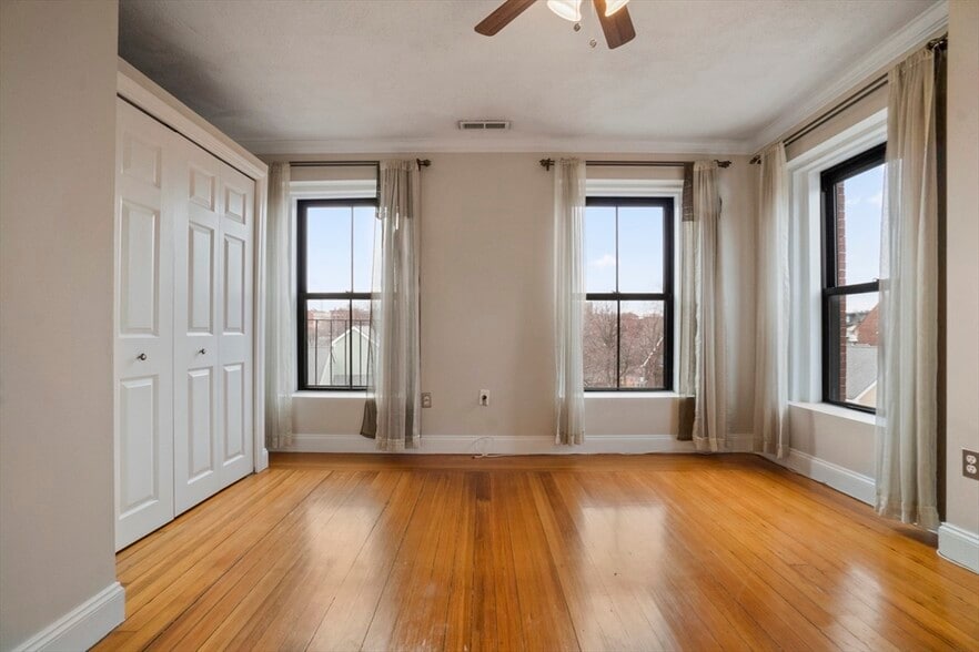 Building Photo - 668 Tremont St