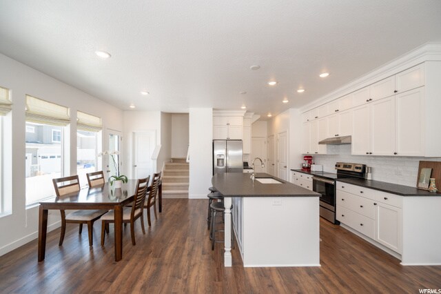 no table. four counter height stools. - 4406 W 2550 N