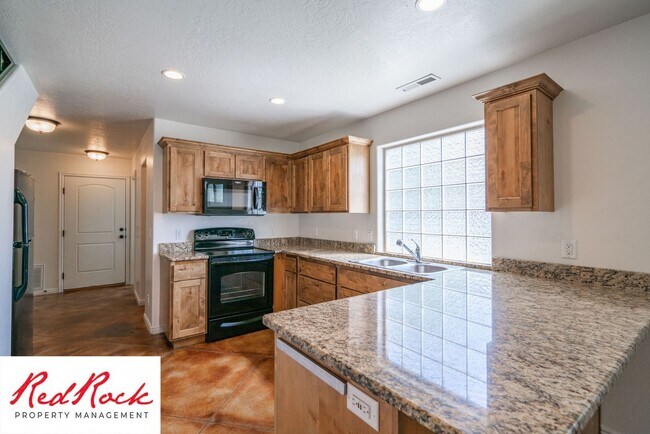 Building Photo - DOG-FRIENDLY 4 Bedroom Townhome with INTER...