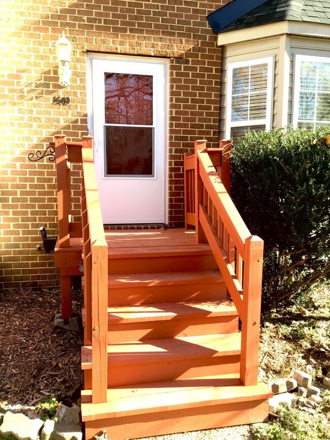 Building Photo - 1660 Skiffes Creek Cir
