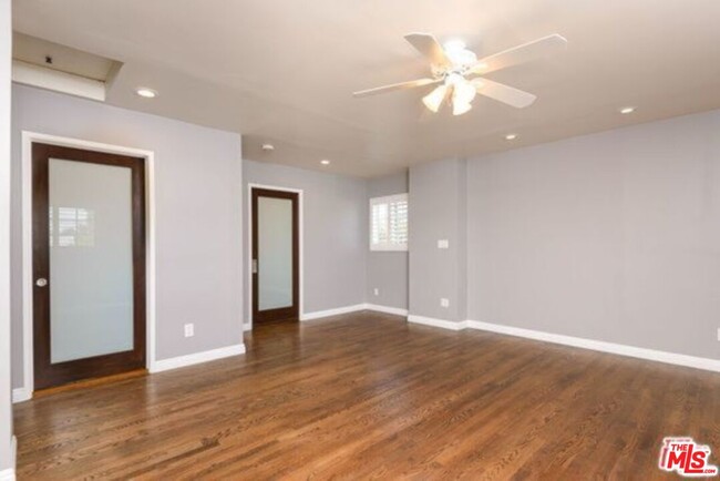 Building Photo - 426 Venice Way