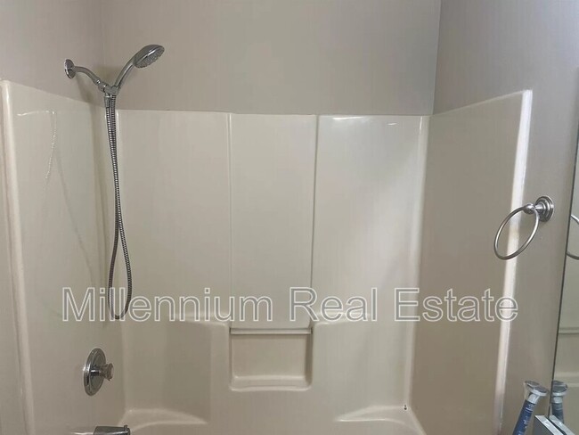 Building Photo - 50432 Bay Run S