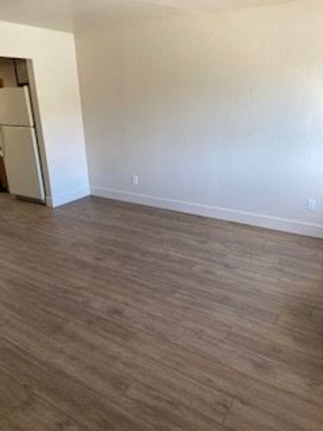 Building Photo - Immaculate Townhome Close To UNR