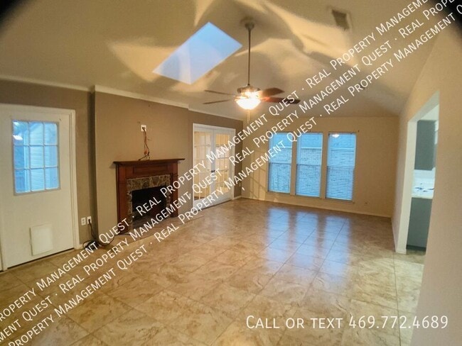 Building Photo - 3433 Country Club Dr