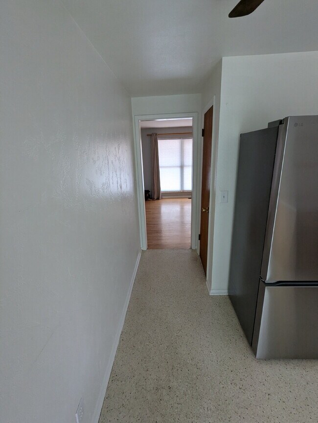 Building Photo - 7070 Beacon Way