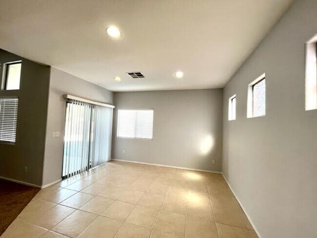 Building Photo - Charming Single Story 3 Bedroom Home