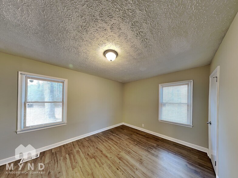 Building Photo - 425 Stephenson Rd