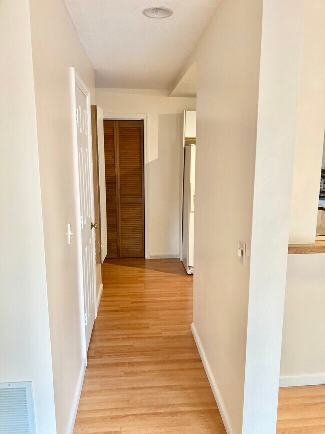 Building Photo - 156 E Grayling Ln