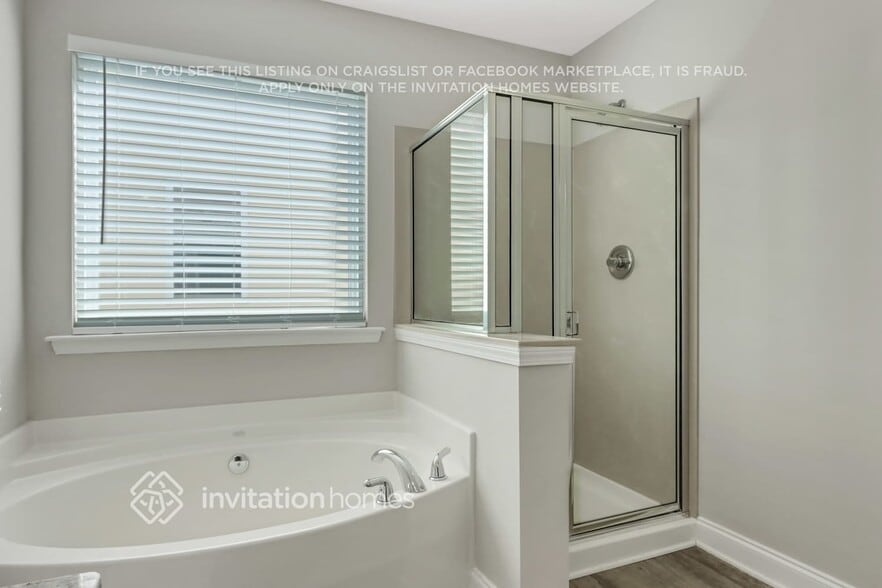 Building Photo - 13645 Coram Pl