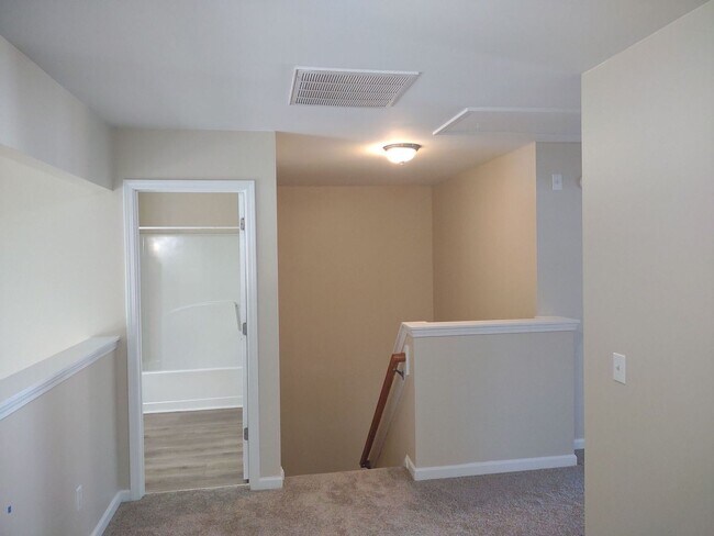 Building Photo - Lovely 3-Bedroom Home located near NCSU!