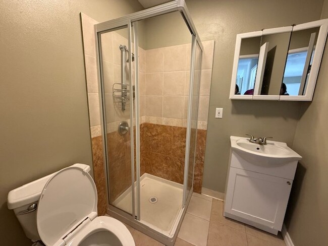 Building Photo - Cozy 2 bedroom, 2 bathroom town home in Wo...