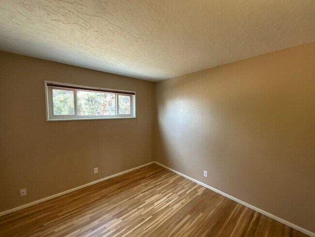 Building Photo - 4 Bedroom Single Story Home Available Near...