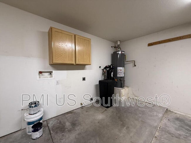 Building Photo - 1605 E Rinaldi Way