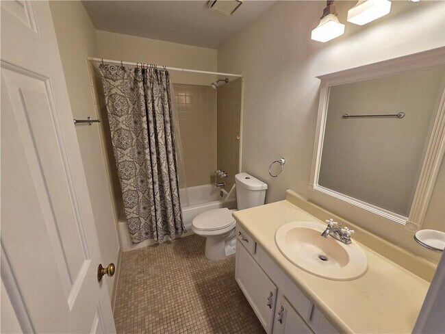 Building Photo - 8 Old Decatur Cir