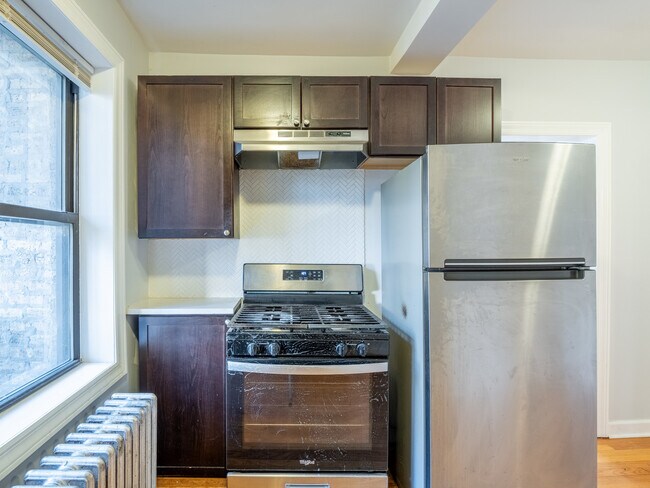 Building Photo - 6439 N Hamilton Ave