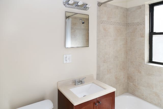 Building Photo - 1034 W George St