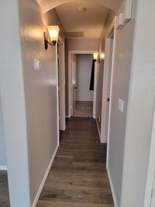 Building Photo - 14862 W Aster Dr