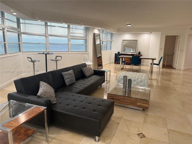 Building Photo - 801 Brickell Bay Dr