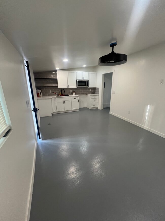 Building Photo - 8119 McNulty Ave