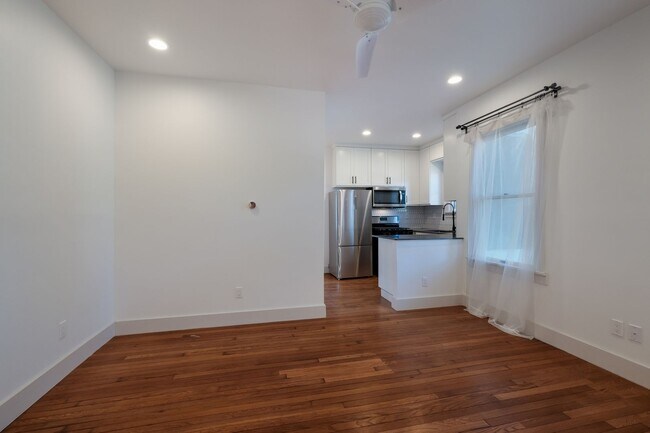 Building Photo - 2/1 Historic Monte Vista Meets Modern Convenience