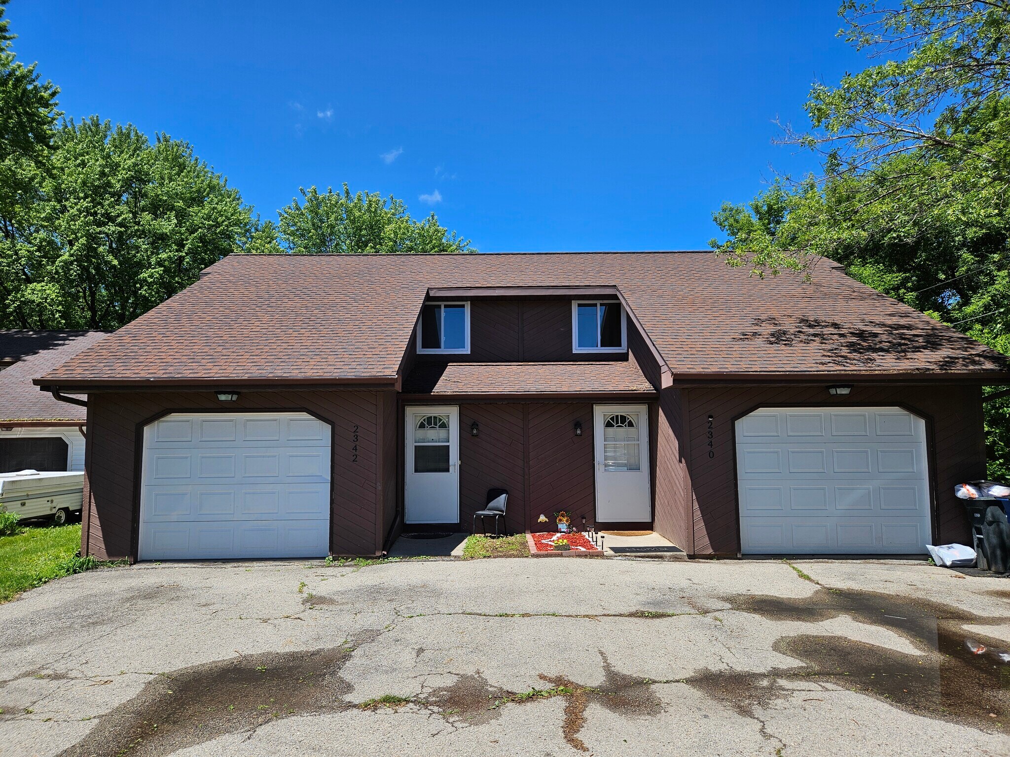 Building Photo - 2342 S Ridge Rd