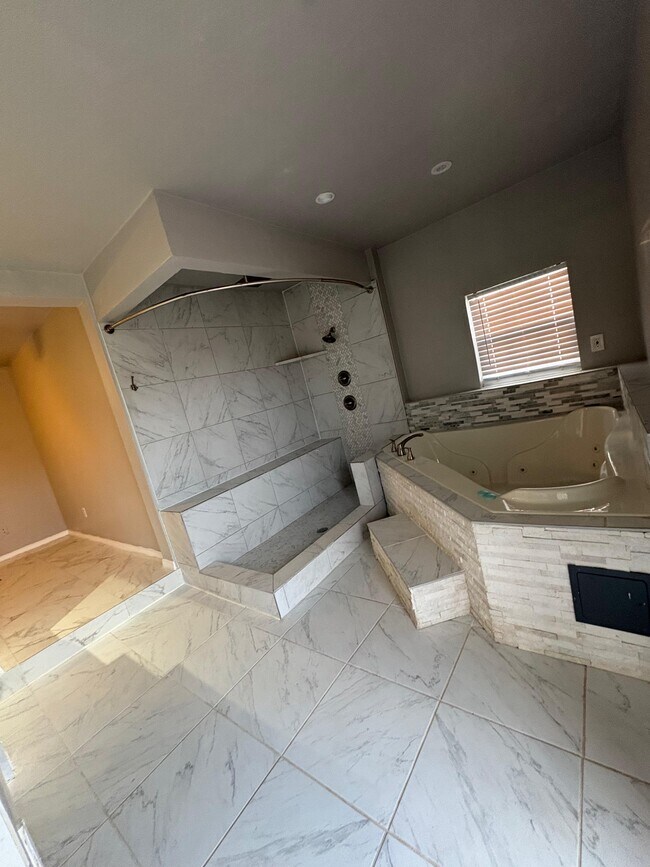 Building Photo - 1217 SW 18th St